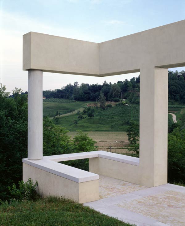 Architettiriccival_house on a plateau